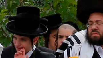 La mayoría de los casos, más de 200, son menores judíos de 18 años.