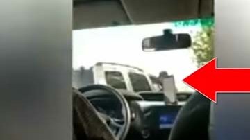El video fue grabado por una mujer desde el interior del vehículo.