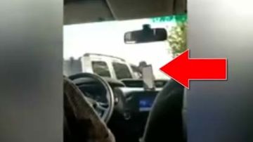 El video fue grabado por una mujer desde el interior del vehículo.