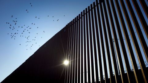 Donald Trump visitó la frontera en Calexico.