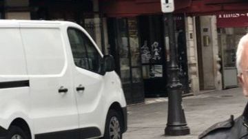 El gallo se encuentra abollado pero se puede restaurar.