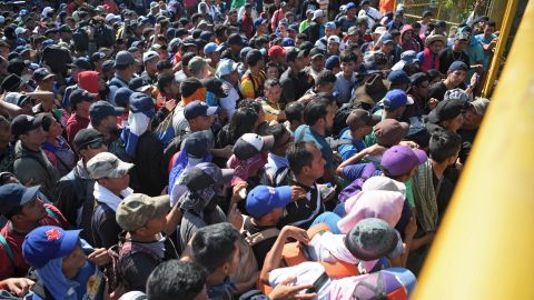 Autoridades guatemaltecas buscan reducir el número de inmigrantes que crucen su país hacia México.