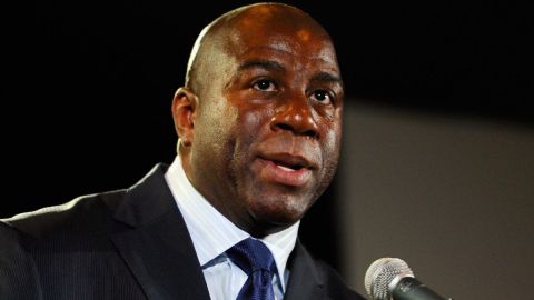 Earvin Magic Johnson deja de ser presidente de operaciones de Los Angeles Lakers.