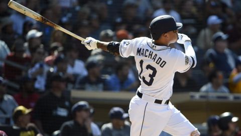 El pelotero de origen dominicano Manny Machado pega su primer cuadrangular con los San Diego Padres en contra de Arizona.
