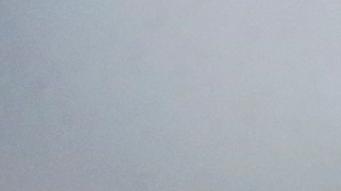 El humo y las llamas se elevan durante un incendio en la histórica catedral de Notre-Dame, en el centro de París, el 15 de abril de 2019, lo que podría implicar trabajos de renovación que se están llevando a cabo en el sitio, dijo el servicio de bomberos.