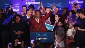 Lori Lightfoot primera alcaldesa afroamericana y abiertamente gay en Chicago.