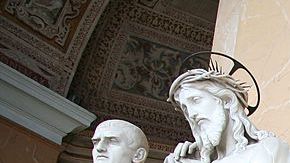 Visitantes y peregrinos visitan la Scala.