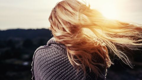 Una vez identicas la textura de tu cabello y empiezas a brindarle el cuidado adecuado, vas a notar que algo comienza a cambiar.