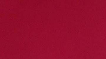 Las mujeres que visten de negro lucen más inteligentes.