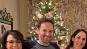 Shauna (en medio) con algunos de sus medios hermanos.