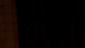 Jairo Torres, quien se desempeña como Laboratory Asset Care Manager en Bristol-Myers Squibb, brinda asesoría a los estudiantes durante el Marshmallow Challenge de la conferencia juvenil de HISPA.