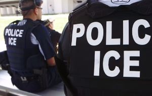 Tribunal permite a ICE ampliar deportaciones aceleradas