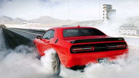 El Dodge Challenger SRT Hellcat puede conducirse tanto en una pista de carreras como en la carretera.