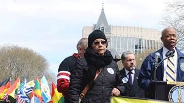 El presidente del condado de Brooklyn, Eric Adams pidió a la Legislatura que apruebe permisos de conducción que beneficie a indocumentados