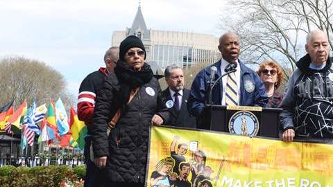 El presidente del condado de Brooklyn, Eric Adams pidió a la Legislatura que apruebe permisos de conducción que beneficie a indocumentados
