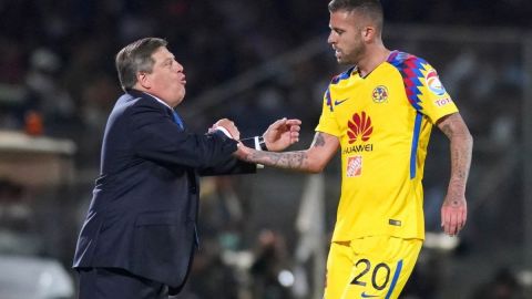 El Piojo Herrera y Jeremy Menez no caben juntos en las Águilas del América.