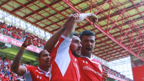 Los Diablos Rojos del Toluca vencen a las Águilas del América y se meten en zona de Liguilla.