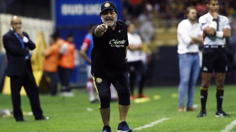 Culiacán, Sinaloa, 24 de abril de 2019. Diego Armando Maradona director tecnico de Dorados, durante el juego de ida de las semifinales del torneo Clausura 2019 de la Liga de Ascenso Bancomer MX, entre Dorados de Sinaloa y Mineros de Zacatecas, celebrado en el estadio Banorte. Foto: Imago7/Roberto Armenta