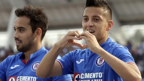 El 'Piojo' Alvarado liquidó a los Lobos BUAP y metió a la Liguilla al Cruz Azul.