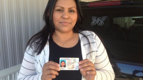 Cristina Cardona recibió una licencia de manejo en mayo y desde entonces no teme a la Policía