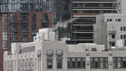 Nueva ley pretende reducir las emisiones contaminantes en NYC