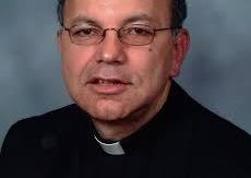 El padre Jesús Suárez fue relevado de sus funciones el lunes.