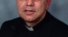 El padre Jesús Suárez fue relevado de sus funciones el lunes.