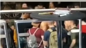 Jon Jones estranguló a un aficionado, para luego revivirlo