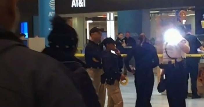 Desconocido lanza a menor desde tercer piso de centro comercial en ...