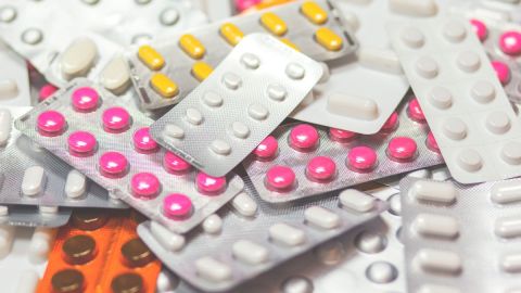 Si no buscas formas de ahorrar en su compra, podrían convertirse en un enorme gasto.