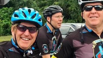 El Comisionado James O'Neill en su bicicleta en 2017
