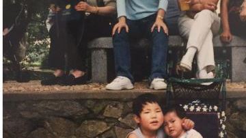 Esta foto es el único recuerdo que tenía de su amiga.