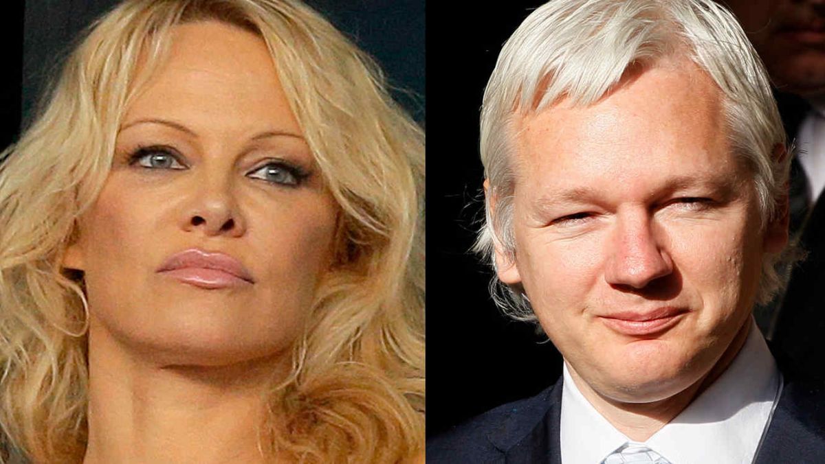 La actriz Pamela Anderson, izq., y el fundador de Wikileaks, Julian Assange, en una fotografía combinada.
