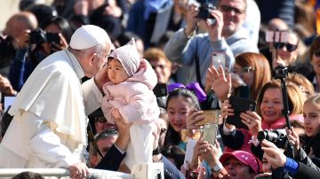 El papa visitó el vientre de Tatiana cuando visitó Cartagena (Colombia).