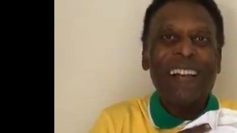 El gran Pelé celebra los 55 años de la triple corona del Santos.