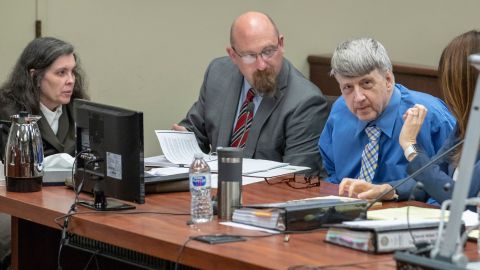 Louise y David Turpin durante la audiencia el 20 de junio del 2018 en Riverside, California.