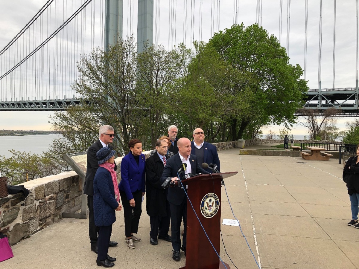 Los representantes locales y federales anunciaron el plan en el puente Verrazzano.