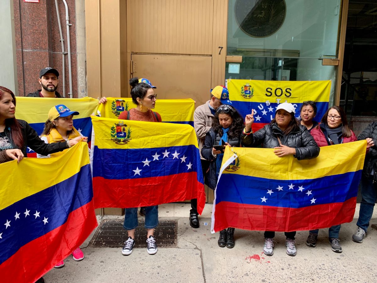 Venezolanos En Nueva York Protestan Frente Al Consulado En Manhattan El Diario Ny 