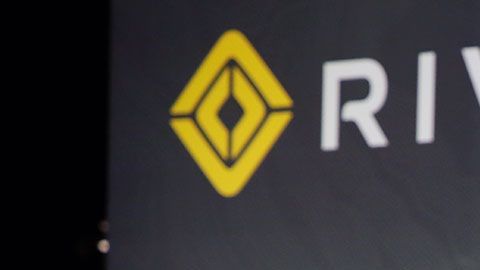 RJ Scaringe, CEO de Rivian, dijo que esta inversión ayudará a acelerar la transición hacia la movilidad sostenible.