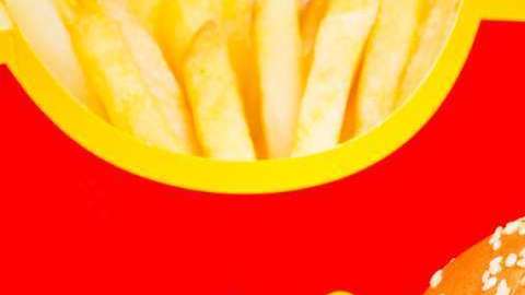 Lo único que a Izaiah Hall le gusta más que a Minecraft, es McDonald's.