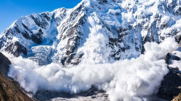 Una avalancha de nieve sepultó a los alpinistas austriacos David Lama, Hansjörg Auer y el estadounidense Jess Roskelly