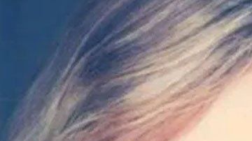 Le pidieron que se fuera de la piscina porque su bikini era inadecuado.