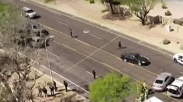 Una pickup se estrelló contra el muro trasero de una vivienda.