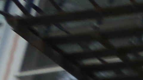 Residente de Greenpoint, Brooklyn, Israel Fernandez muestra su casa donde vive desde 1989.