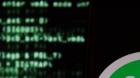 WhatsApp recomienda actualizar el teléfono.