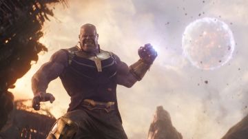 Thanos elimina a la mitad de la población del universo en Avengers.
