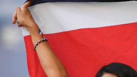 A los costarricenses se les reconoce como ticos.