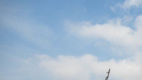 Nicolás Maduro y Juan Guaidó aseguran contar con apoyo militar.