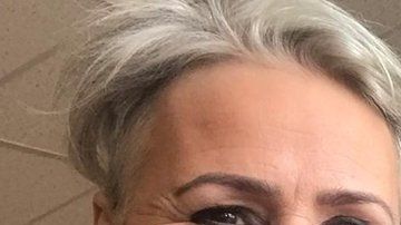 Hanna Björg Vilhjálmsdóttir (i), junto a la ex presidenta de Islandia.