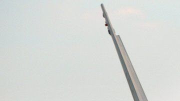 El USS Abraham Lincoln zarpó el mes pasado hacia Medio Oriente .